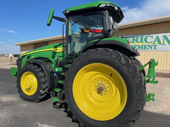 Image of John Deere 8R 230 equipment image 1