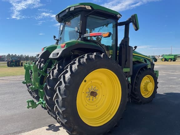 Image of John Deere 8R 230 equipment image 2