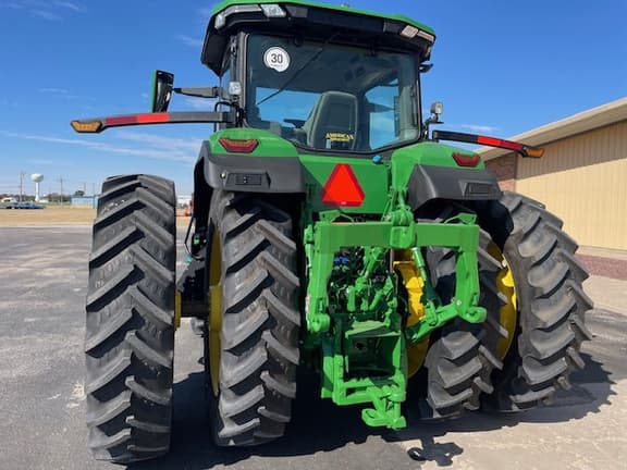 Image of John Deere 8R 230 equipment image 4