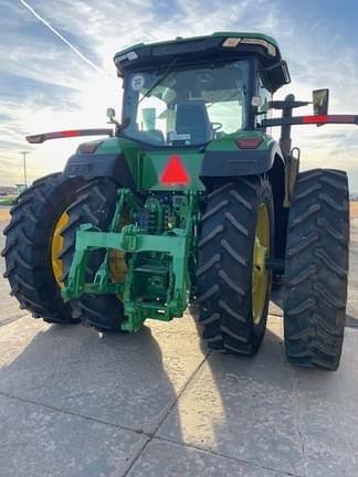 Image of John Deere 8R 230 equipment image 3