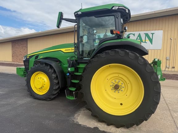 Image of John Deere 8R 230 equipment image 3