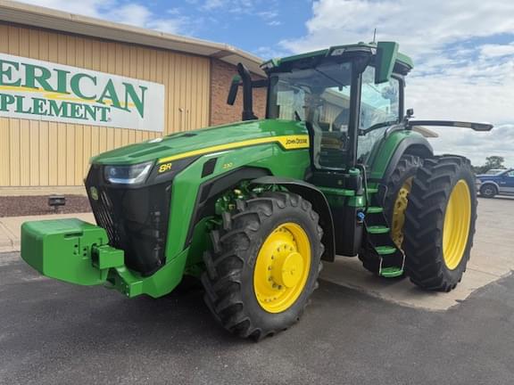 Image of John Deere 8R 230 equipment image 1
