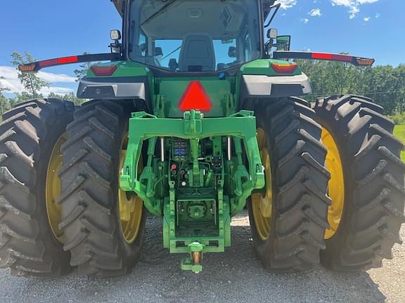 Image of John Deere 8R 230 equipment image 4
