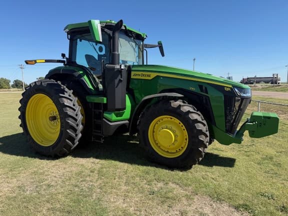 Image of John Deere 8R 230 equipment image 1
