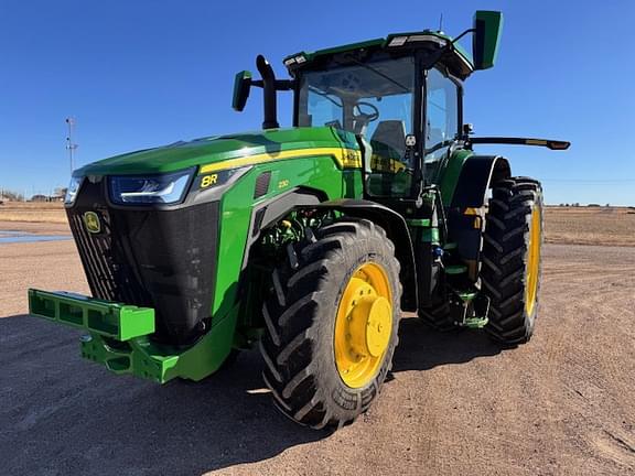 Image of John Deere 8R 230 equipment image 4