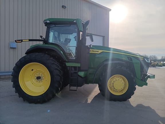 Image of John Deere 8R 230 equipment image 1