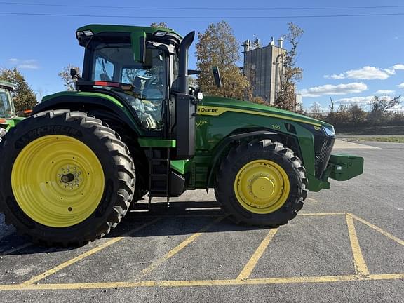 Image of John Deere 8R 250 equipment image 2