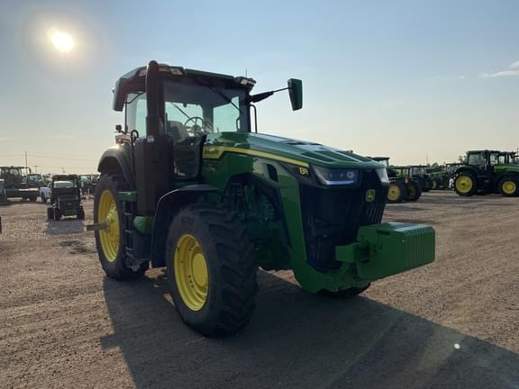 Image of John Deere 8R 250 equipment image 2