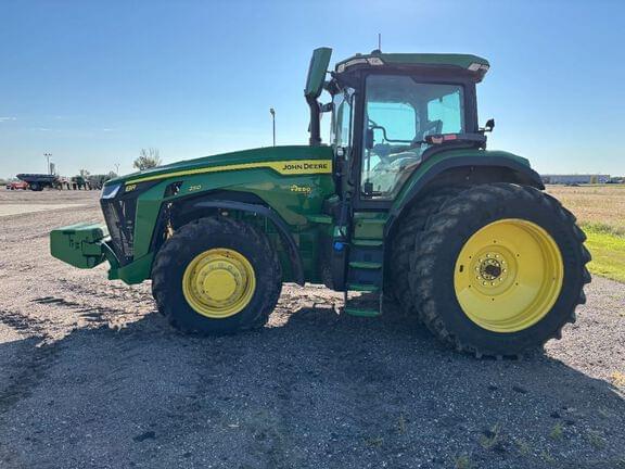 Image of John Deere 8R 250 equipment image 3