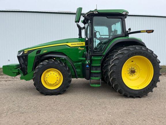 Image of John Deere 8R 250 equipment image 1