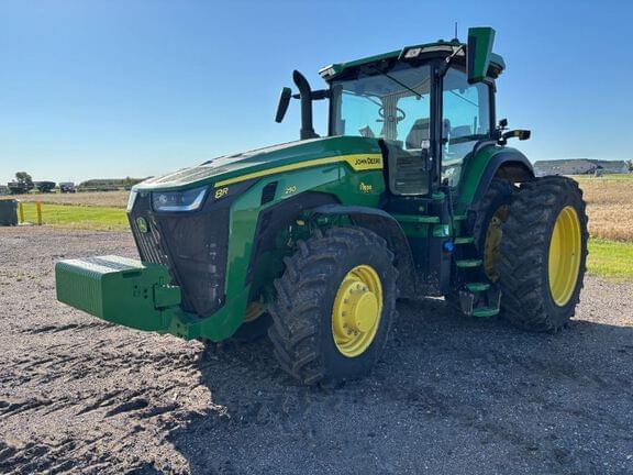 Image of John Deere 8R 250 equipment image 2