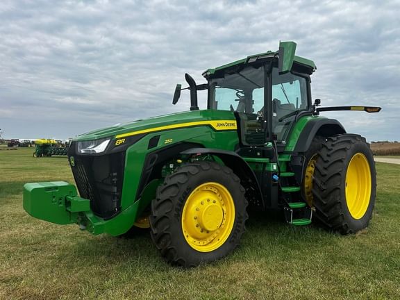 2024 John Deere 8R 250 Equipment Image0