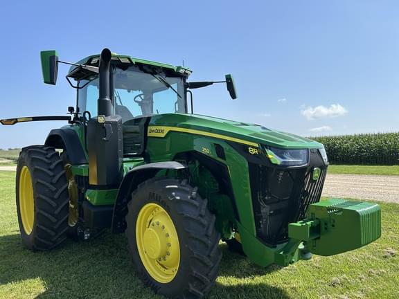 Image of John Deere 8R 250 equipment image 4
