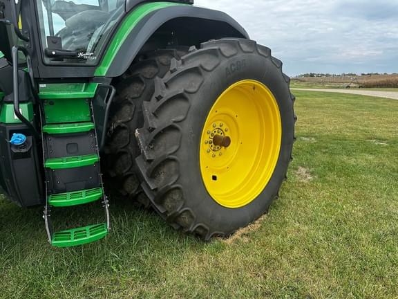 Image of John Deere 8R 250 equipment image 1