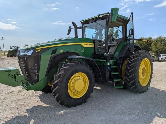 2024 John Deere 8R 250 Equipment Image0