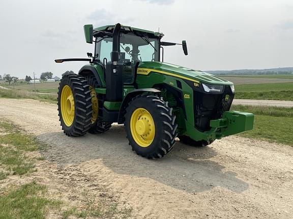 Image of John Deere 8R 250 equipment image 2