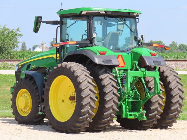 Image of John Deere 8R 250 equipment image 2