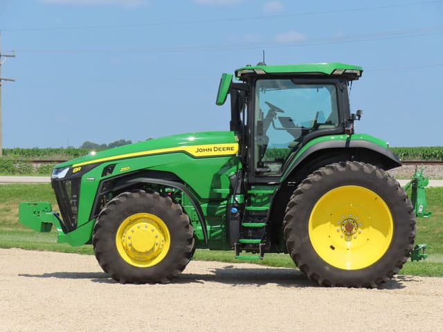 Image of John Deere 8R 250 equipment image 1