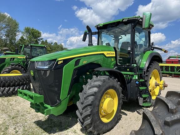 Image of John Deere 8R 250 equipment image 1