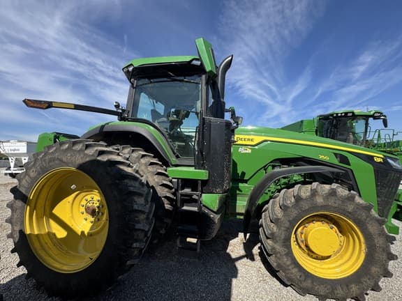 Image of John Deere 8R 250 equipment image 4