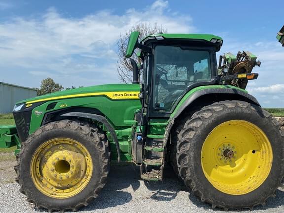 Image of John Deere 8R 250 equipment image 4