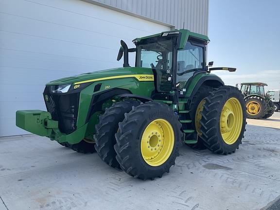 Image of John Deere 8R 250 equipment image 2