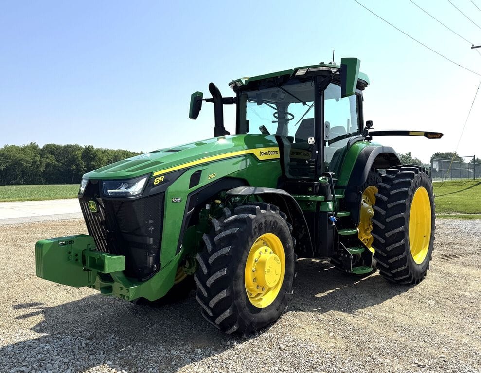 2024 John Deere 8R 250 Equipment Image0