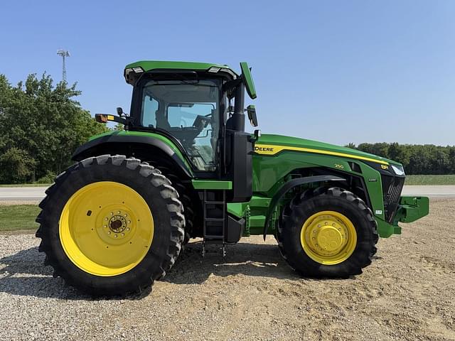 Image of John Deere 8R 250 equipment image 3