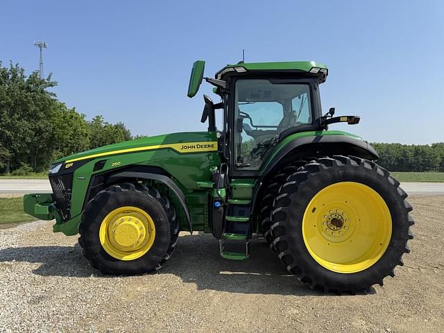 Image of John Deere 8R 250 equipment image 1
