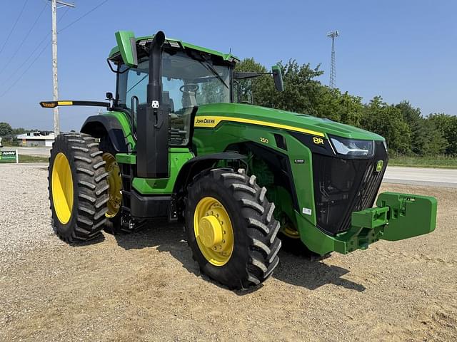 Image of John Deere 8R 250 equipment image 2
