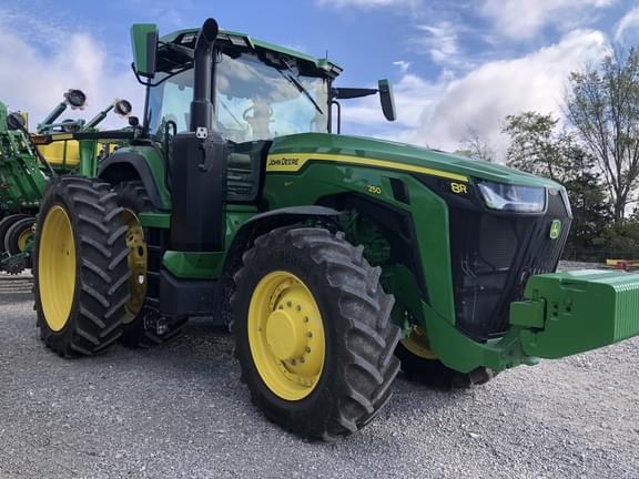 Image of John Deere 8R 250 equipment image 1
