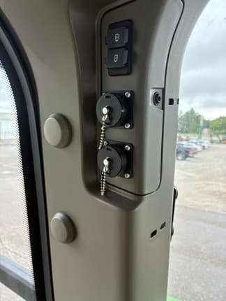Image of John Deere 8R 250 equipment image 4