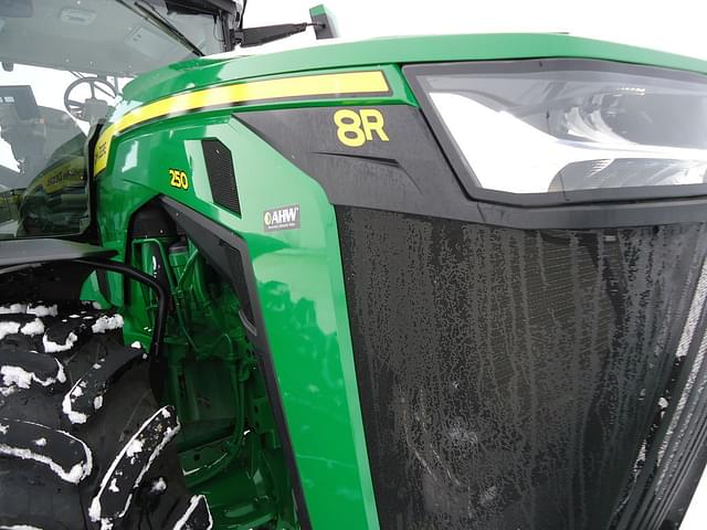 Image of John Deere 8R 250 equipment image 3