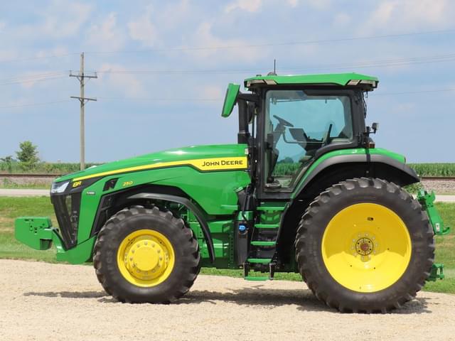 Image of John Deere 8R 250 equipment image 1