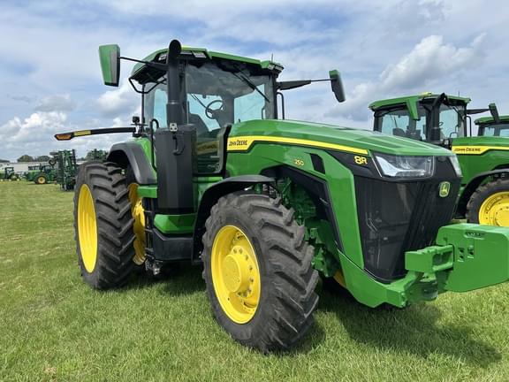 Image of John Deere 8R 250 equipment image 4