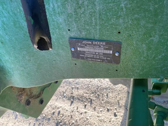 Image of John Deere 8R 250 equipment image 4