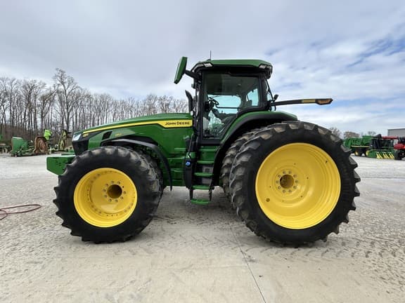 Image of John Deere 8R 250 equipment image 2