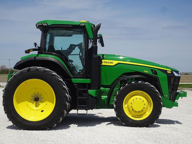 Image of John Deere 8R 250 equipment image 3