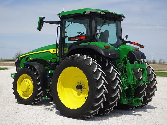 Image of John Deere 8R 250 equipment image 4