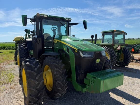 Image of John Deere 8R 250 equipment image 2