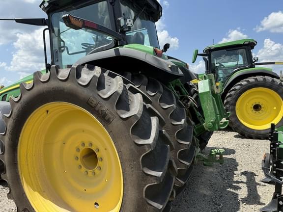 Image of John Deere 8R 250 equipment image 2