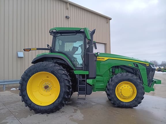 Image of John Deere 8R 250 equipment image 2