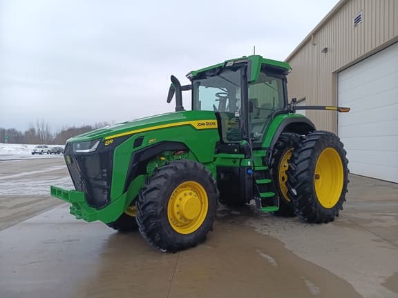Image of John Deere 8R 250 equipment image 4