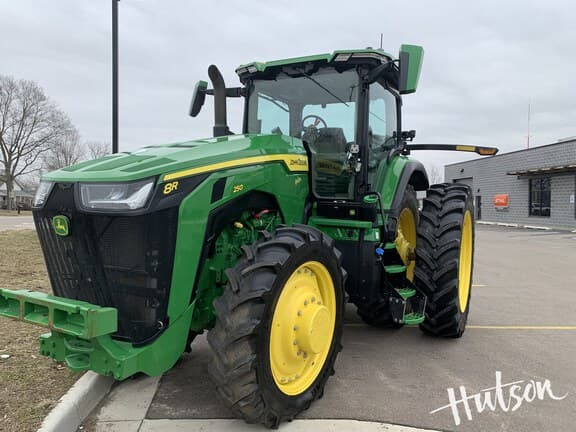 Image of John Deere 8R 250 equipment image 2
