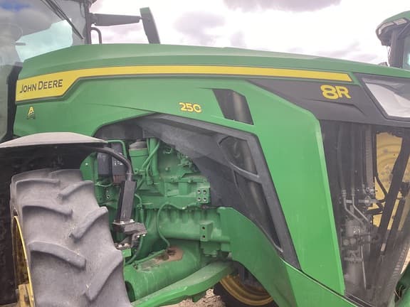 Image of John Deere 8R 250 equipment image 1