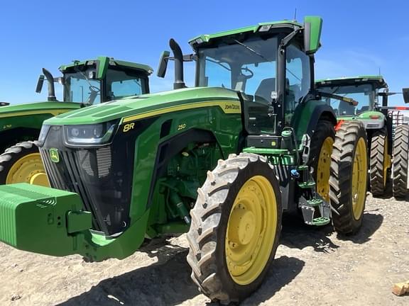 Image of John Deere 8R 250 equipment image 3