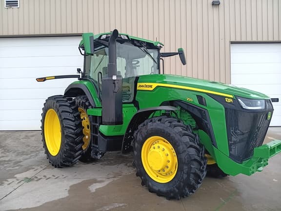 Image of John Deere 8R 250 equipment image 1