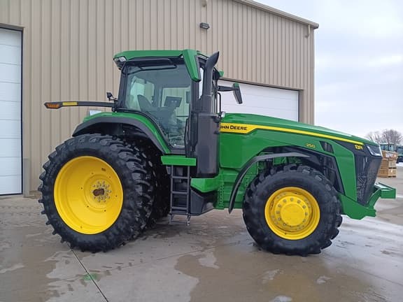 Image of John Deere 8R 250 equipment image 2