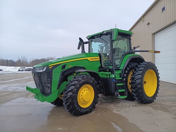 Image of John Deere 8R 250 equipment image 2
