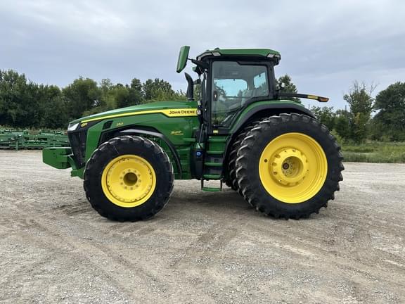 Image of John Deere 8R 250 equipment image 2